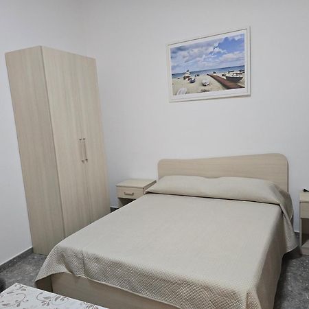 Da Massimo 1 Bed and Breakfast Marina di Schiavonea Eksteriør billede